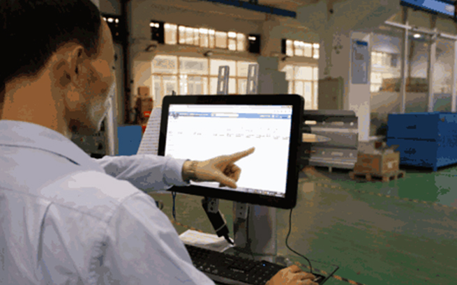 ���λ�j9�����족��������·��